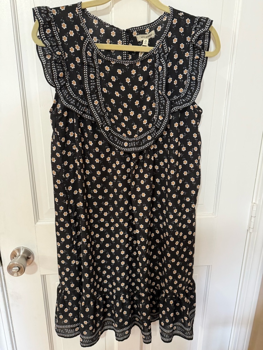 Black Floral Ruffle Sundress - Small Daisy Print- size med– measuring -35 x 18”